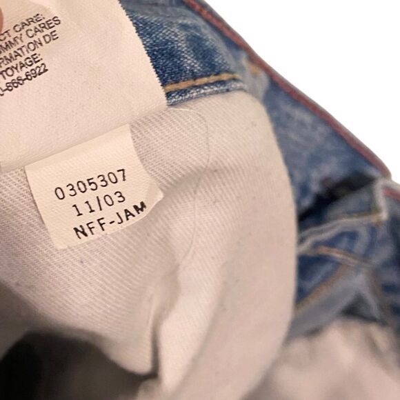 Vintage Tommy Hilfiger Classic Fit Blue Wash Y2K Jeans in Size 14 Regular - Picture 11 of 12